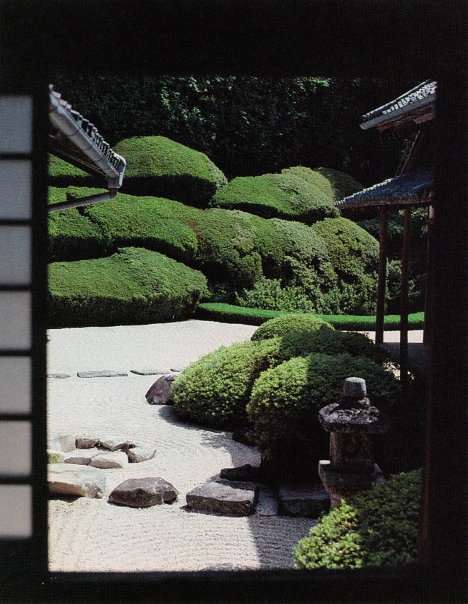 Space is continuous, even though bounded by walls and in places roofed. The house or temple is a bridge between gardens. Photographs by the author except where noted