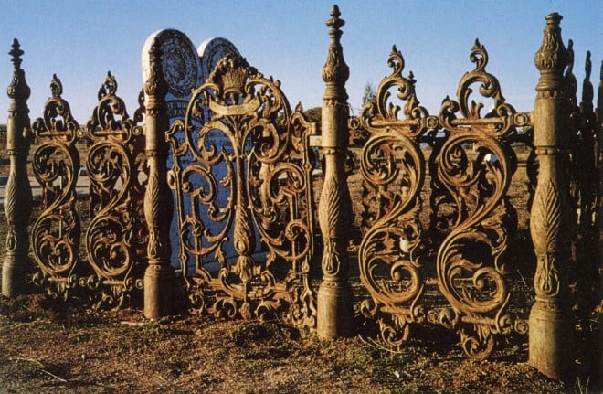 Prosperous communities maintained cemeteries that reflected a town’s affluence. Long after decline in the local economy, an old cemetery, such as this one in San Juan Bautista, speaks volumes about the aesthetic ideals of an era. Author’s photograph