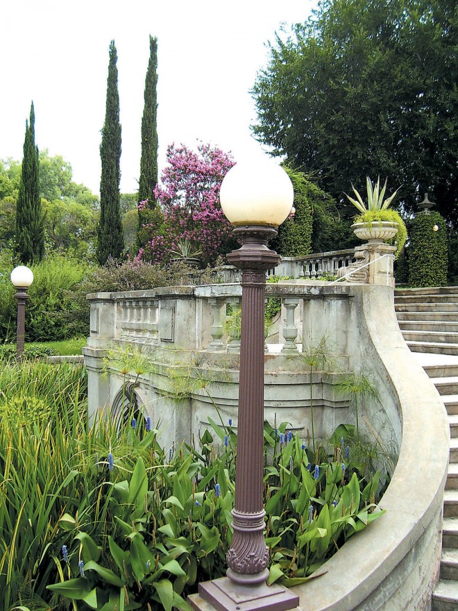 A portion of the Italianate balustrade of George Bergstrom’s design - See more at: https://www.pacifichorticulture.org/articles/kimberly-crest/#sthash.mX3xRapf.dpuf