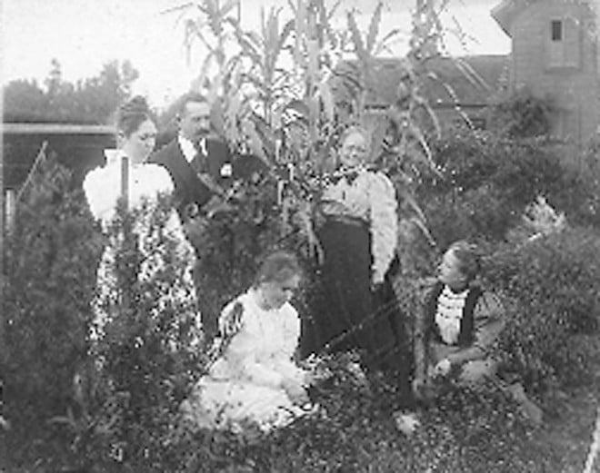 The Worn Family garden in Ross, California (1897)