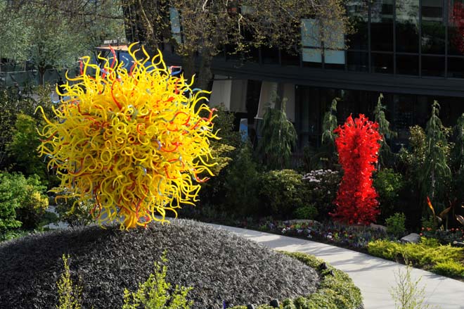 One of the pleasures of working with Chihuly for Richard Hartlage was having a partner “who did not think small and went for the big moment.” Compositions in the garden, such as Chihuly’s Pacific Sun perched on a sculptural mound of black mondo grass, show the sense of grandeur and playfulness that are at the center of the garden and the artworks it contains; Mexican Hat Tower at right across the path. Photo: Richard Hartlage, Land Morphology