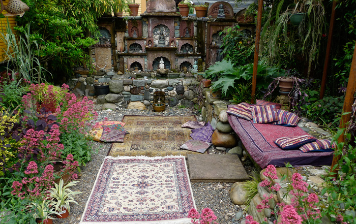 The richly layered landscape and stone mosaics of Jeffrey Bale transport visitors beyond its PNW locale. Photo: courtesy of Green on Green Garden Tour